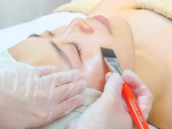 ダイヤモンドボディ プレミアム なかもず店の写真/【韓国No,1ララピール】ダウンタイムなしで艶肌へ◇お肌を育てる肌質改善で、透明感のある毛穴レス肌に！