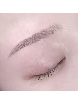 アテ ドゥ(ate deux)/眉スタイリング