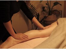 アロマリンパマッサージ&ハーブ蒸し- Herbal Wellness Rta 【リタ】の雰囲気（「しっかりと、でも心地よい圧」で老廃物を流します。）