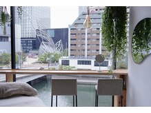 ウカブスパ(UKABU SPA)の雰囲気（川床に浮かんでいるかのような非日常空間を…リバーサイドルーム）