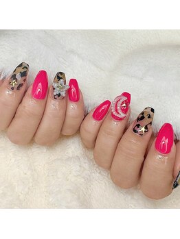 ヒョウ柄ネイルとピンク