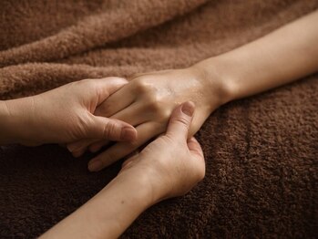 エステルーム えいる/【露出している脳　手の施術】