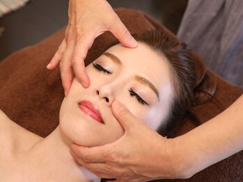 金梨花サロン/小顔/コルギ/腰痛/猫背矯正/頭痛