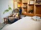 サロン ドゥ レキューム(Salon de L’ecume)の写真/都会の住宅地にひっそり佇むプライベートサロン。山小屋のような空間でトリートメントを受けている気分に。