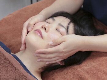 寝てる間に”小顔矯正×首肩こり改善”ヘッドスパサロン a Moon Dropの写真/【烏丸駅すぐ！】お買い物やお仕事帰りにも気軽に通える♪整体院監修の本格ヘッドスパサロン！