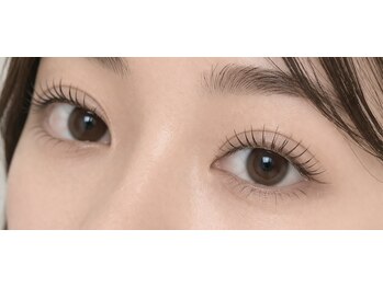 アリュール(ALLURE)の写真/《ラッシュリフト》ビューラー要らずで、朝のメイク時間がぐっと短縮できます♪