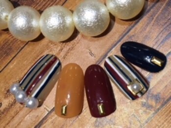 ネスト(Nest)/秋色ストライプネイル