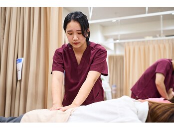 めいほく接骨院 北区上飯田院/骨盤矯正/肩甲骨/猫背矯正