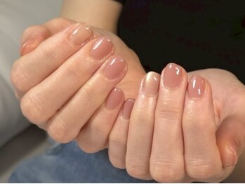シス(Sis)の写真/＜大人女性のためのネイルサロン＞ ショートネイルも美しいフォルムを再現♪指先にこだわりのオシャレを＊