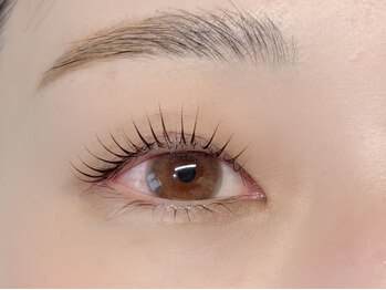 フォルメ(FOLME)の写真/【ナチュラルかつ上品なお目元へ♪】経験豊富なスタッフが一人一人に合わせて理想のデザインをご提案します