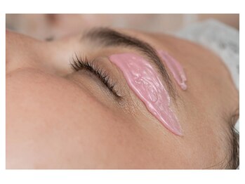 アームスビューティー(aRmsBEAUTY)の写真/黄金比で叶える！似合う眉と自然上品な目元で、あなただけの魅力を引き出す☆