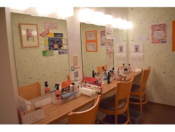 エスパース 倉敷店/明るいメイクスペース