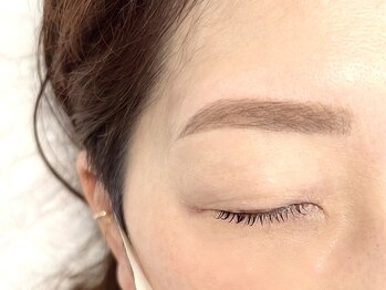 ジュエリーアイズ(JewelryEyes)/大人でも似合うの平行眉/船橋