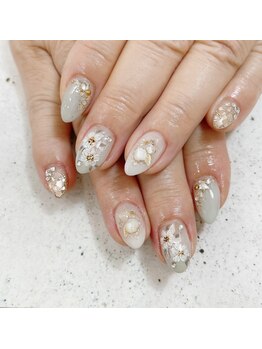 ネイルサロン ラグジェ(Nailsalon LUXE)の写真/手描きデザインと繊細なパーツの組み合わせ!季節感あるデザインが人気【写真: 定額ジェルゴージャス¥9900】