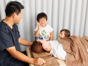 デン整骨院(DEN整骨院)/産後骨盤矯正(施術風景)/和戸