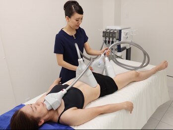 エゴ(EGO)の写真/《結果にこだわる方に》小顔・二の腕・背中・お腹・ウエスト・ヒップ・美脚まで、全身を徹底的にシェイプ。