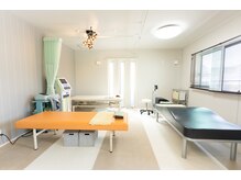 ゆうえん整骨院の雰囲気（清潔感のある店内でゆったりリラックス◎）