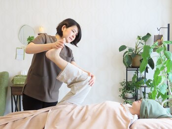 りらくぜーしょん ふぅ 【長丘/もみほぐしとアロマのお店】/ストレッチで股関節・脚スッキリ