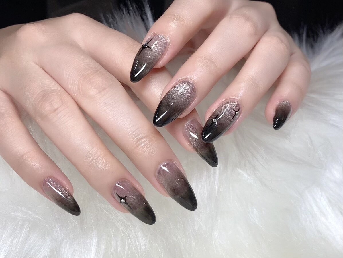 黒色ネイル 2026年冬トレンド】ブラック 夏のネイルデザイン集｜人気順