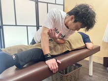 整骨院 蓮の雰囲気（ピンポイントで的確にしっかり圧をかけてほぐしていきます！）