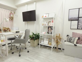 ネイル キャンバス シルヴァ(Nail Canvas Silva.)の写真/大人女性のための上品ネイル♪指先から足元まで、美しく整えるケア重視のサロン