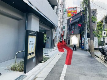 ヨサパーク カムイ 亀戸店(YOSA PARK KAMUY)/角を曲がると大通りに出ます。