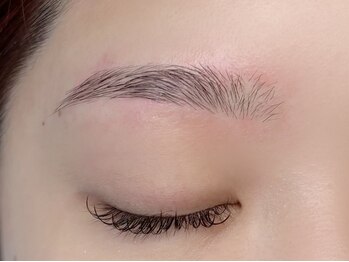 フォルメ(FOLME)の写真/【メンズ、レディース大歓迎★】凄腕のスタッフによるアイブロウ施術で、自分史上最高の美眉毛へ♪