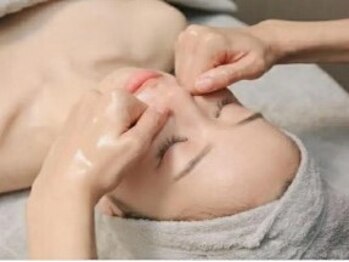 オーダーメイドハーブピーリング専門店 Lily Graceの写真/シミ・しわに働きかける本格肌質改善♪大人女性の肌悩みに終止符を。自分史上最高の透明感と潤い美肌へ!