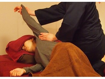 ツボ押し仙人/『肩甲骨はがし』肩こりを緩める