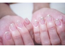 プチリリィ(Petit Lily)/シンプルだけどキラキラネイル