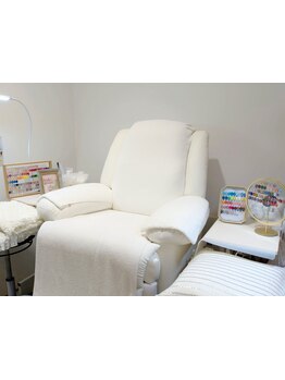 リクライニングチェアのあるサロン