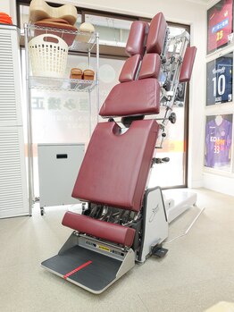 むさし鍼灸整骨院 大宮院/米国ゼニスのトムソンベッド使用