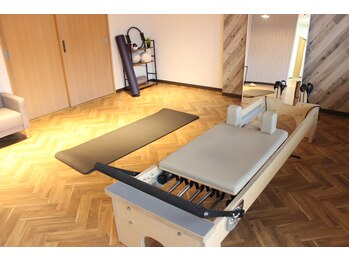 スリム(SLIM)/マシンピラティス／リフォーマー