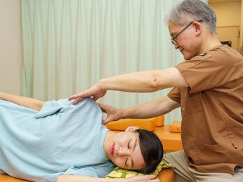 ベル通り整骨院/組織間リリースRでの肩コリ施術