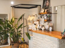 【まつげパーマ】観葉植物を生かした明るい雰囲気の店内♪