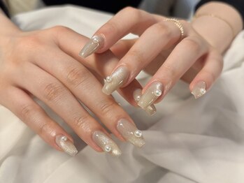 ソワレ(Soiree)/ベージュマグネットに球体パール