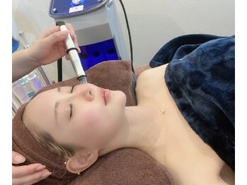 ベルーナビューティ 西新宿(Beluna beauty)の写真/【SNSで話題☆渡韓せず韓国本場の毛穴管理】黒ずみ・開き毛穴・肌荒れ・ニキビケアに！水光アクアピール
