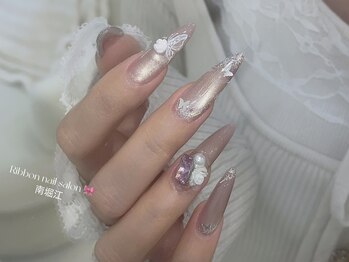 上品なちゅるん春ネイル