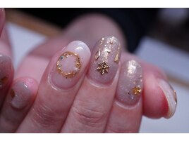 カラーはシックにまとめて