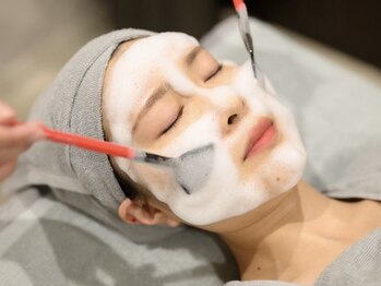 ジヒカ(ZIHICA)の写真/【12,1月限定★毛穴・乾燥徹底ケア】ララ×水玉×美容液で透明感◎