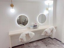 メイク直しスペースあり！アイメイク、アイブロウメイク道具ご用意いています