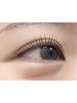 ナチュラル上品な目元にしたい