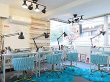 ミュウミュウ(miumiu)の雰囲気（青基調で爽やか、開放的な空間です）