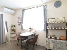 ルポ(REPOS)の雰囲気(明るいお部屋でリラックスしてお過ごしいただけます♪)