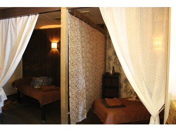 もみほぐしサロン イヤシンス/施術ベットは５台あります