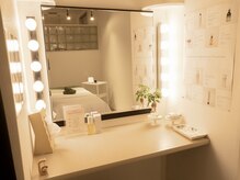 ベル(belle)の雰囲気（施術後、すぐにメイク可能なドレッサーが設置しております★）