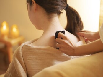 ヌー(NU)の写真/凝り固まった首肩を温かっさで丁寧にケア。本来の首の細さ、肩の軽さに！