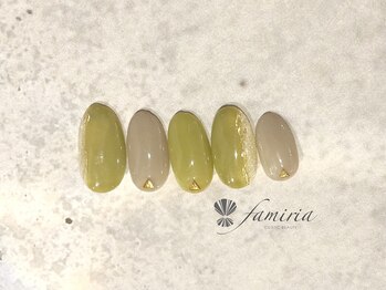 ファミリア/くすみグリーン×上品ネイル