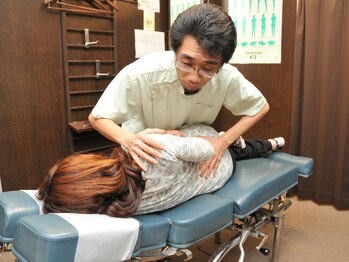 エスクローバーカイロプラクティックスオフィス/【施術中】