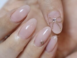 控えめチェーンりぼんネイル
